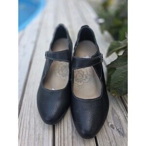 Women's Black Leather Taos Mary Jane Pumps Size 10